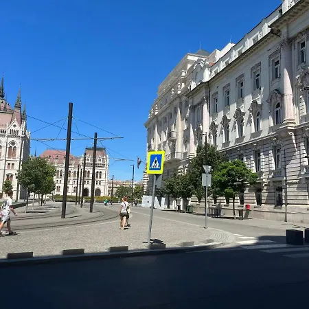 Academy - Elegant Place Next To The Parliament Apartment