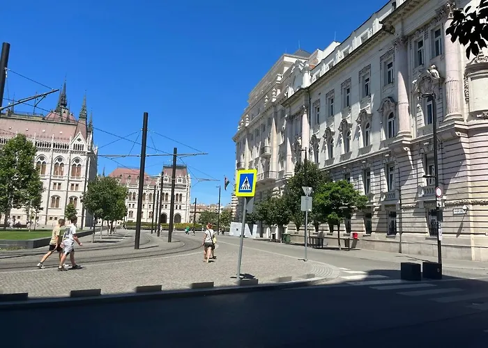 Academy - Elegant Place Next To The Parliament Appartement